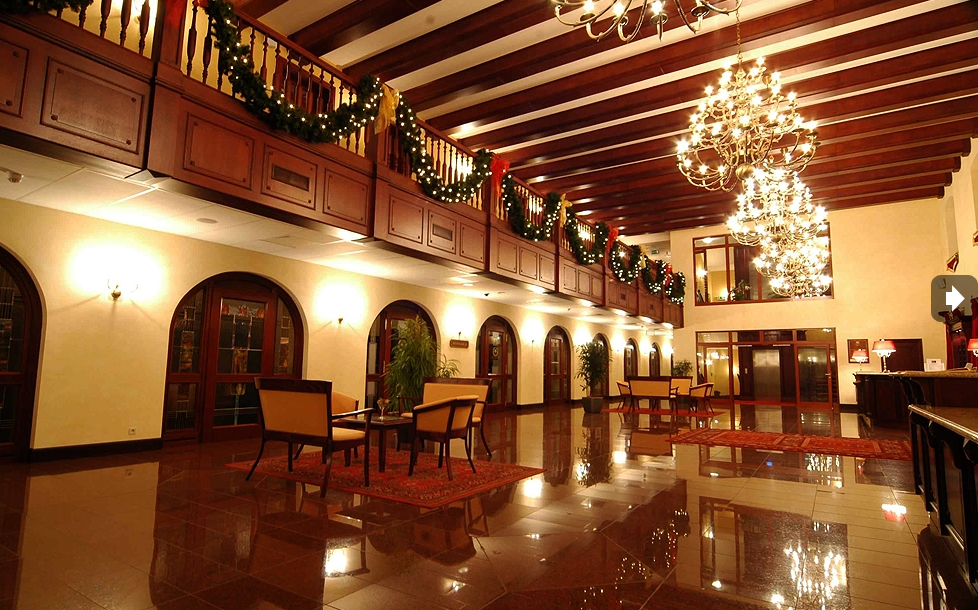 hotel's lobby