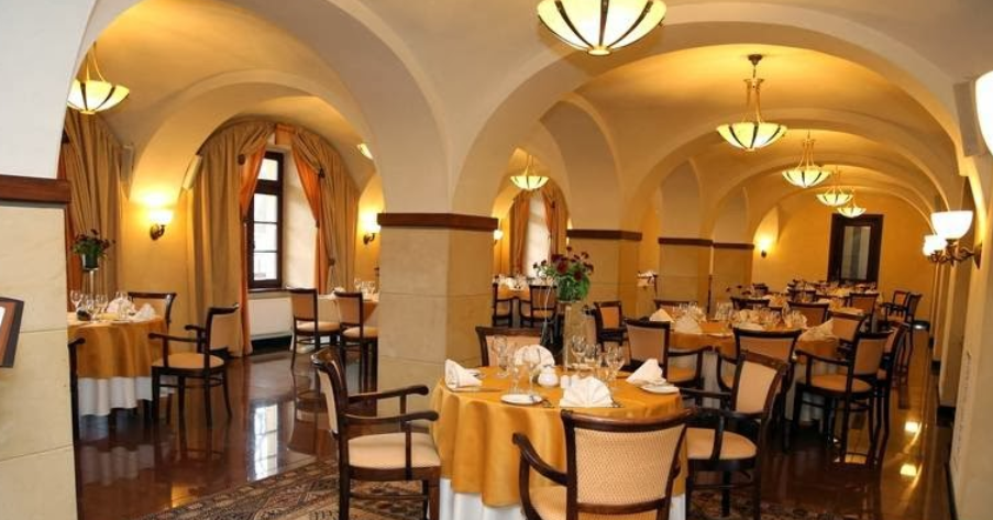 hotel's restaurant